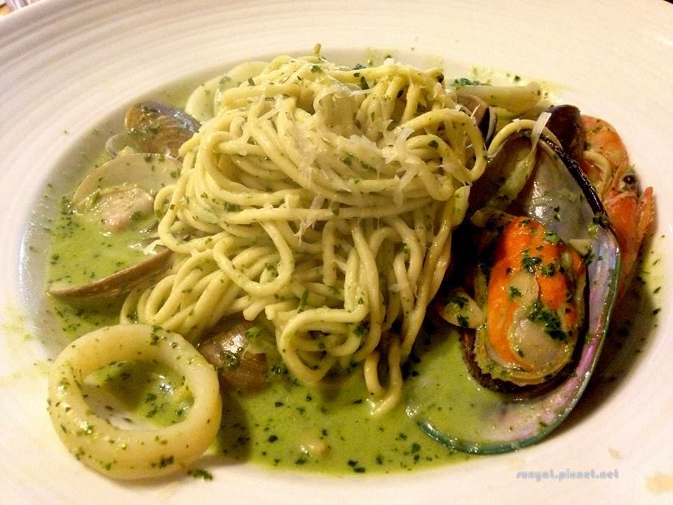 1057251_595515937147643_552708424_n