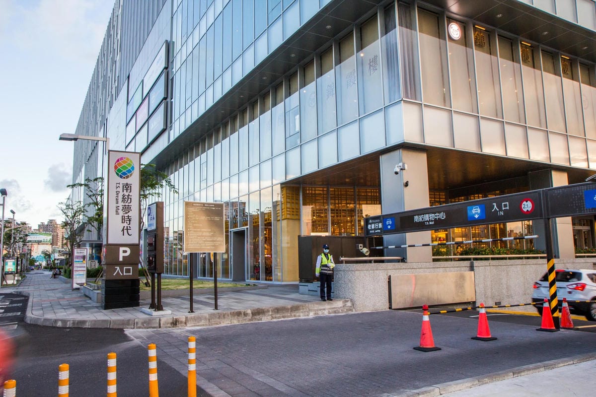 IMG_5457 (Copy).jpg IMG_5457 (Copy).jpg