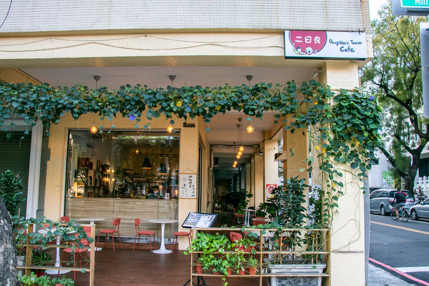 高雄早午餐推薦 二日良咖啡 最愛酪梨雞肉水果沙拉 - 第1張圖 高雄早午餐推薦 二日良咖啡 最愛酪梨雞肉水果沙拉