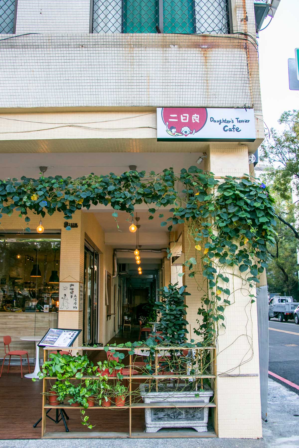 高雄早午餐推薦 二日良咖啡 最愛酪梨雞肉水果沙拉 - 第3張圖 高雄早午餐推薦 二日良咖啡 最愛酪梨雞肉水果沙拉