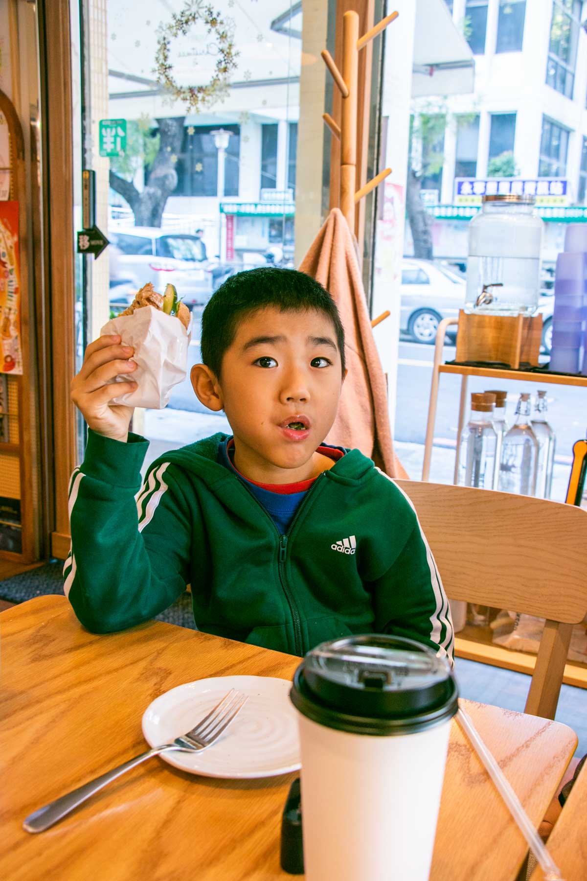 高雄早午餐推薦 二日良咖啡 最愛酪梨雞肉水果沙拉 - 第17張圖 高雄早午餐推薦 二日良咖啡 最愛酪梨雞肉水果沙拉