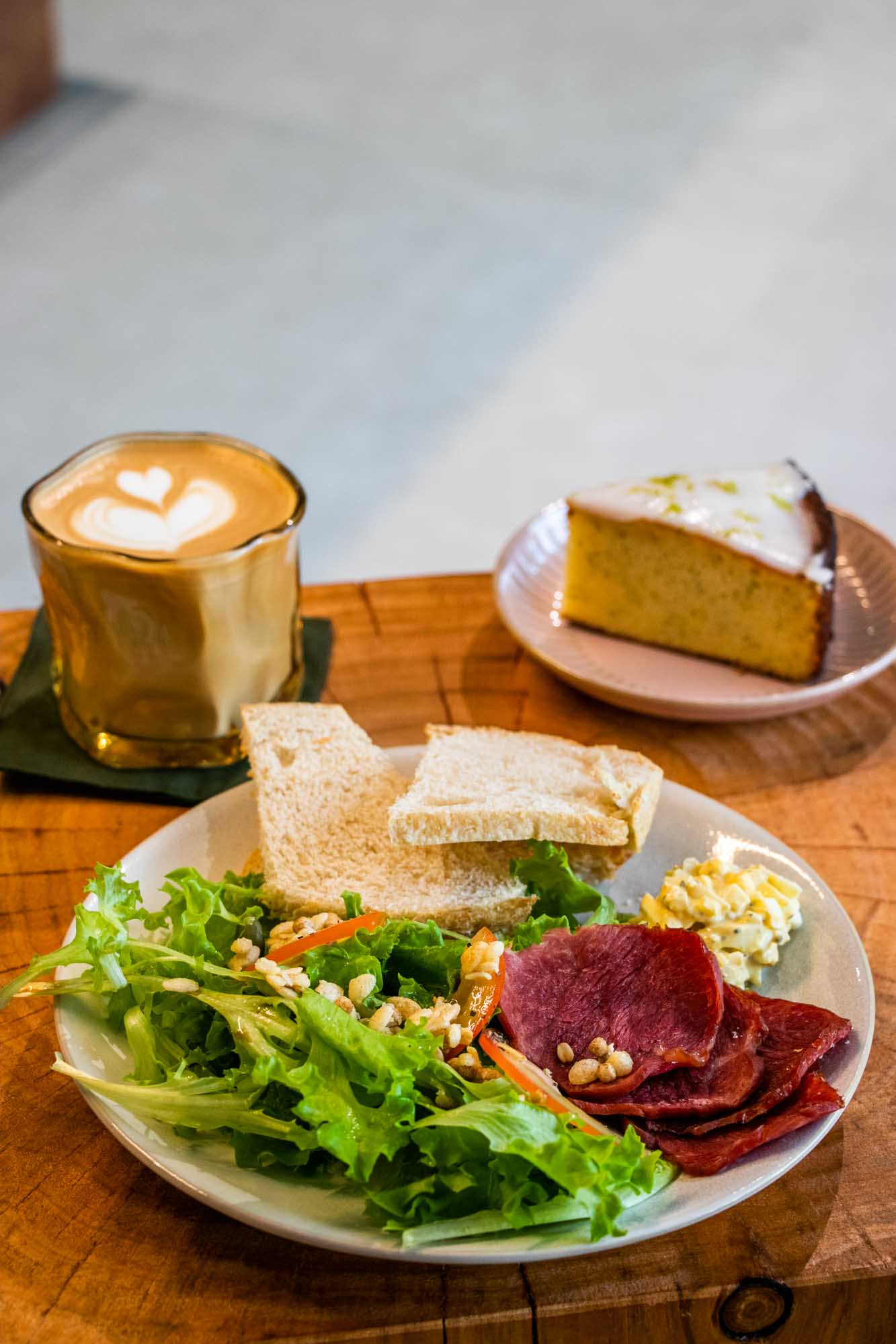 高雄早午餐 草木咖啡 河堤社區美景咖啡與優秀酸種麵包