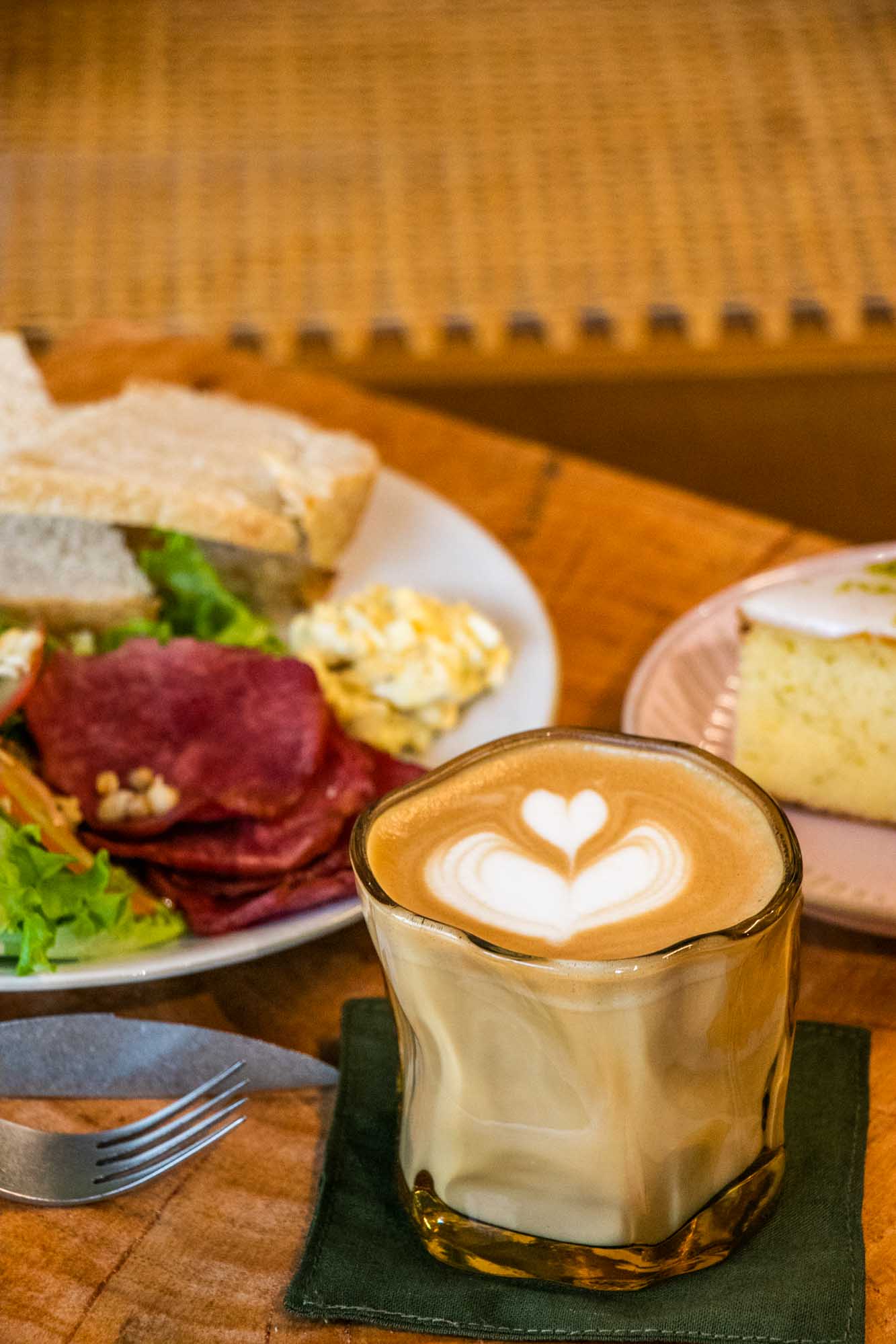 高雄早午餐 草木咖啡 河堤社區美景咖啡與優秀酸種麵包