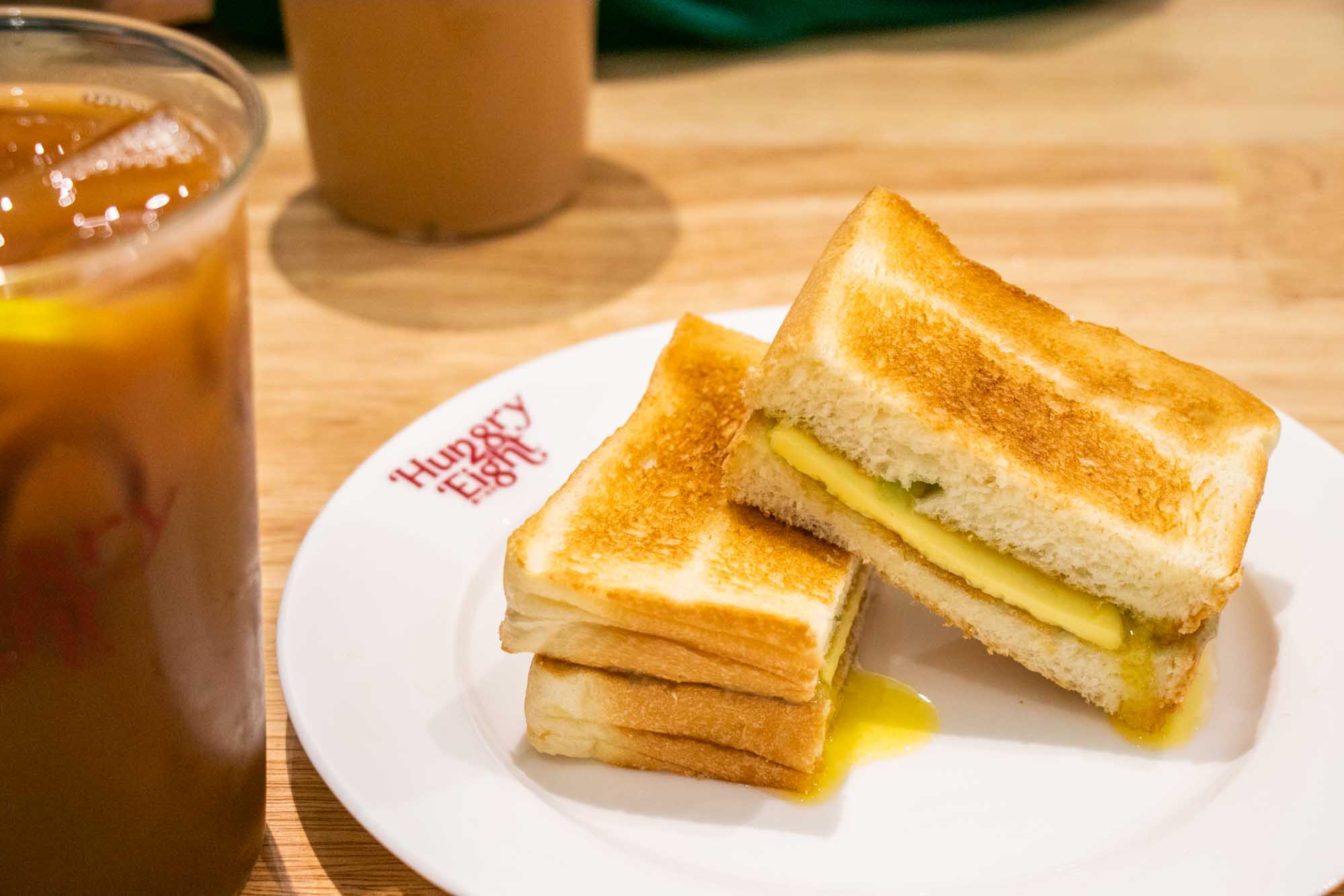 高雄海南雞飯 餓八來秋 高雄鹽埕店