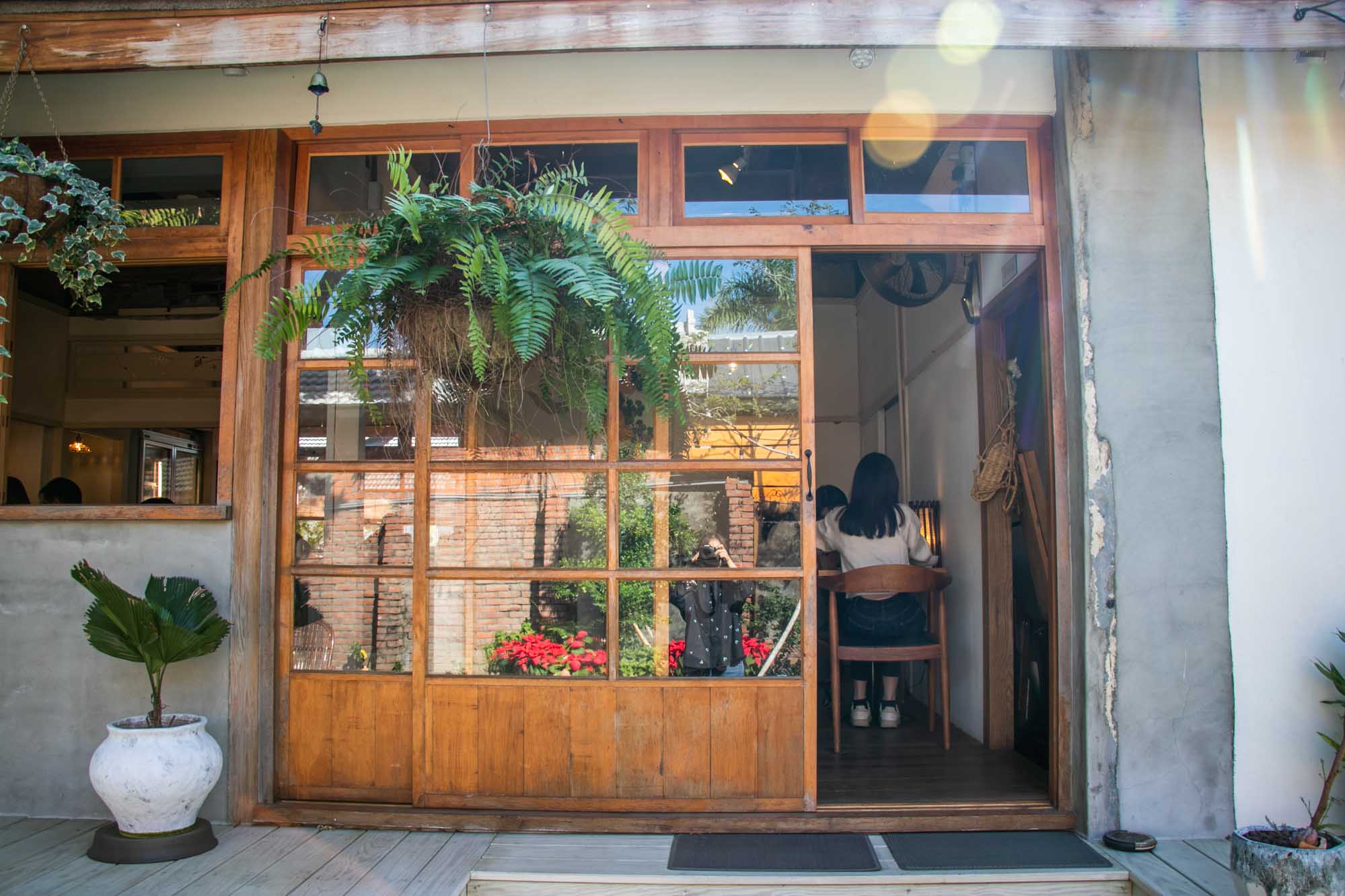 高雄美食 黃埔新村 大地林檎-契作小農廚房 自製麵包超熱門