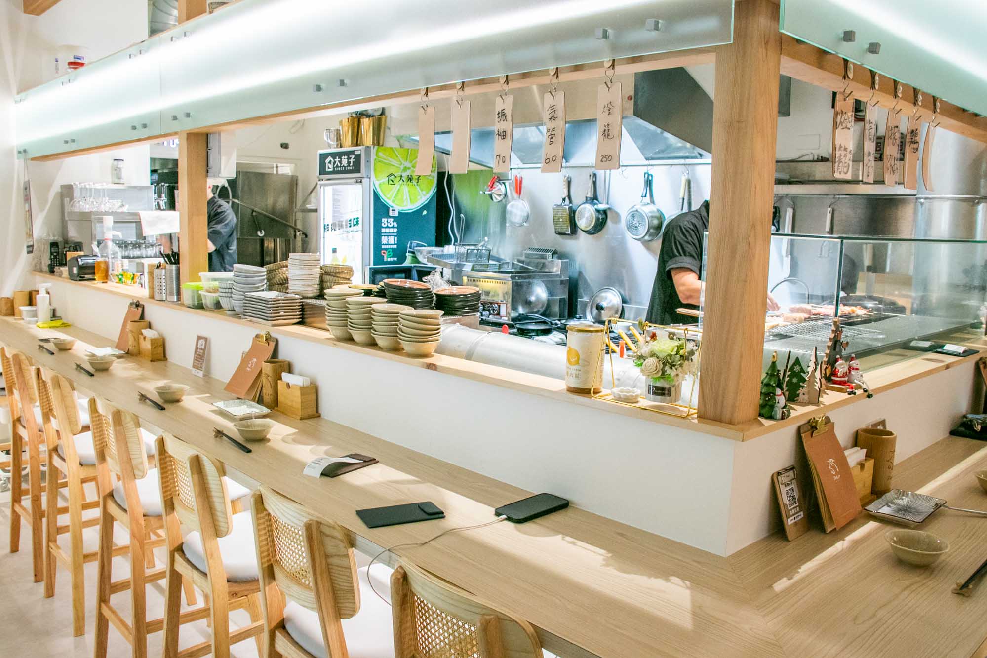 高雄燒鳥 TORI+ 串燒 使用元榆牧場黑羽土雞 燈籠買一送一