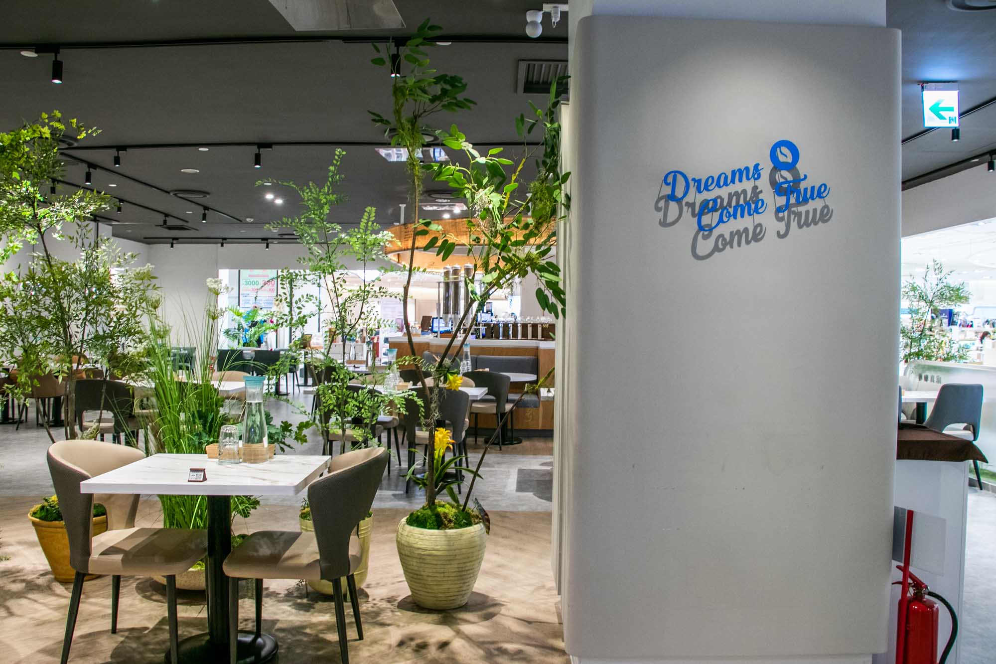 高雄早午餐 成真咖啡 夢時代旗艦店 全日型咖啡廳 舒芙蕾控必收！