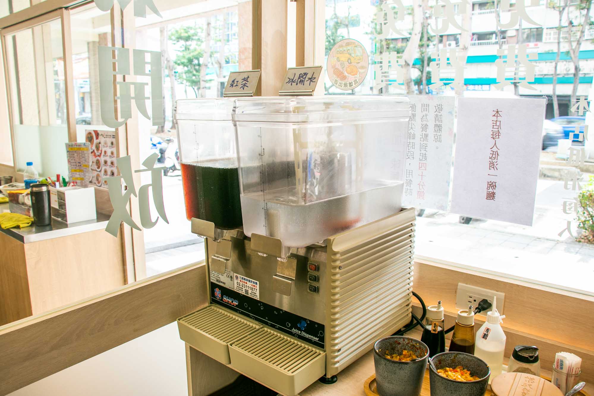 高雄 餛飩麵10幾顆超划 牛忘了呼吸 極品牛肉麵 四維店 - 第6張圖 高雄 餛飩麵10幾顆超划 牛忘了呼吸 極品牛肉麵 四維店