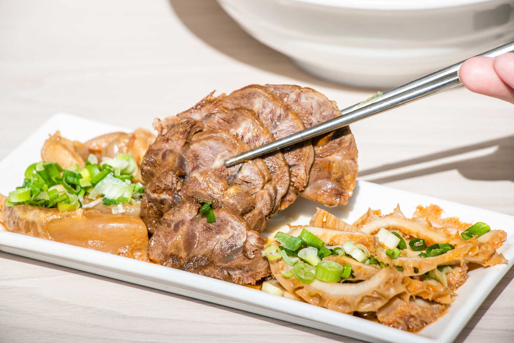 高雄 餛飩麵10幾顆超划 牛忘了呼吸 極品牛肉麵 四維店 - 第22張圖 高雄 餛飩麵10幾顆超划 牛忘了呼吸 極品牛肉麵 四維店