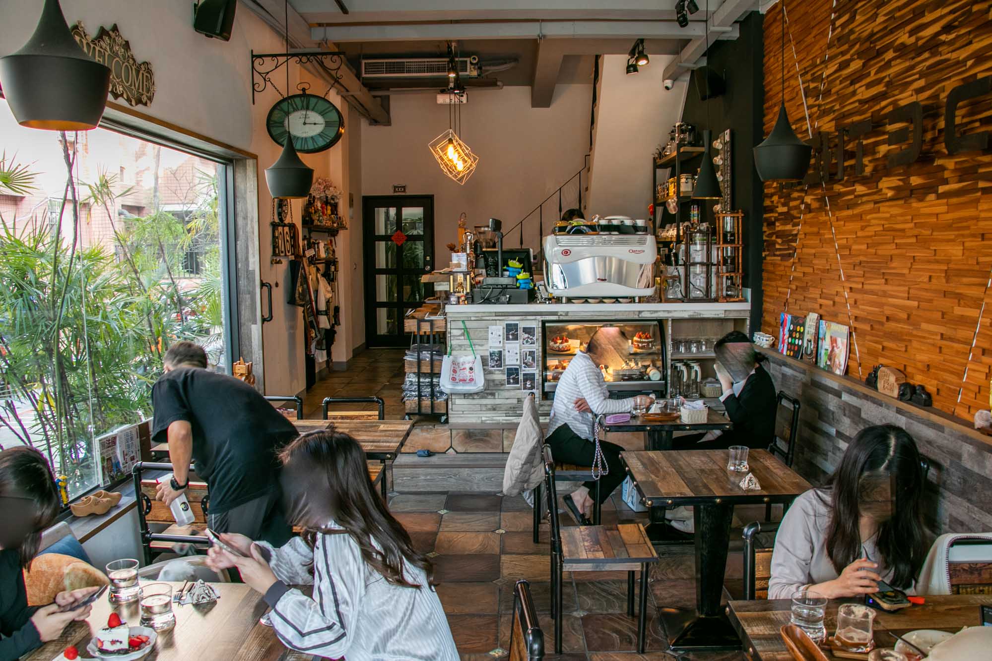 高雄草莓蛋糕 法國吐司 LIGHT 3 CAFE 亮三咖啡 高雄自烘咖啡廳