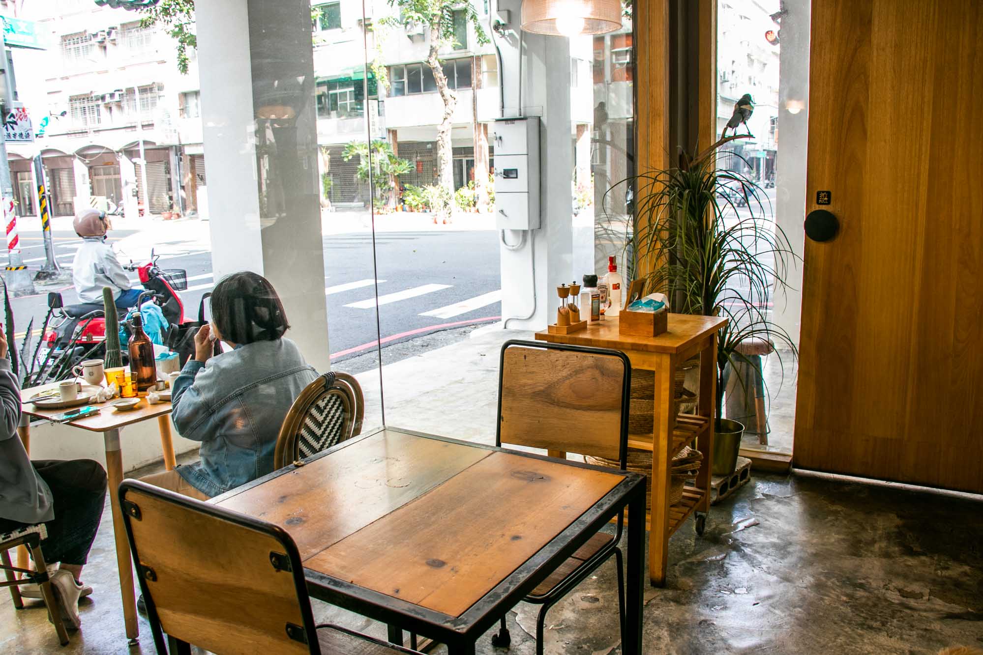 高雄早午餐 溫室Warm Room 三多商圈 咖啡甜點.義大利麵
