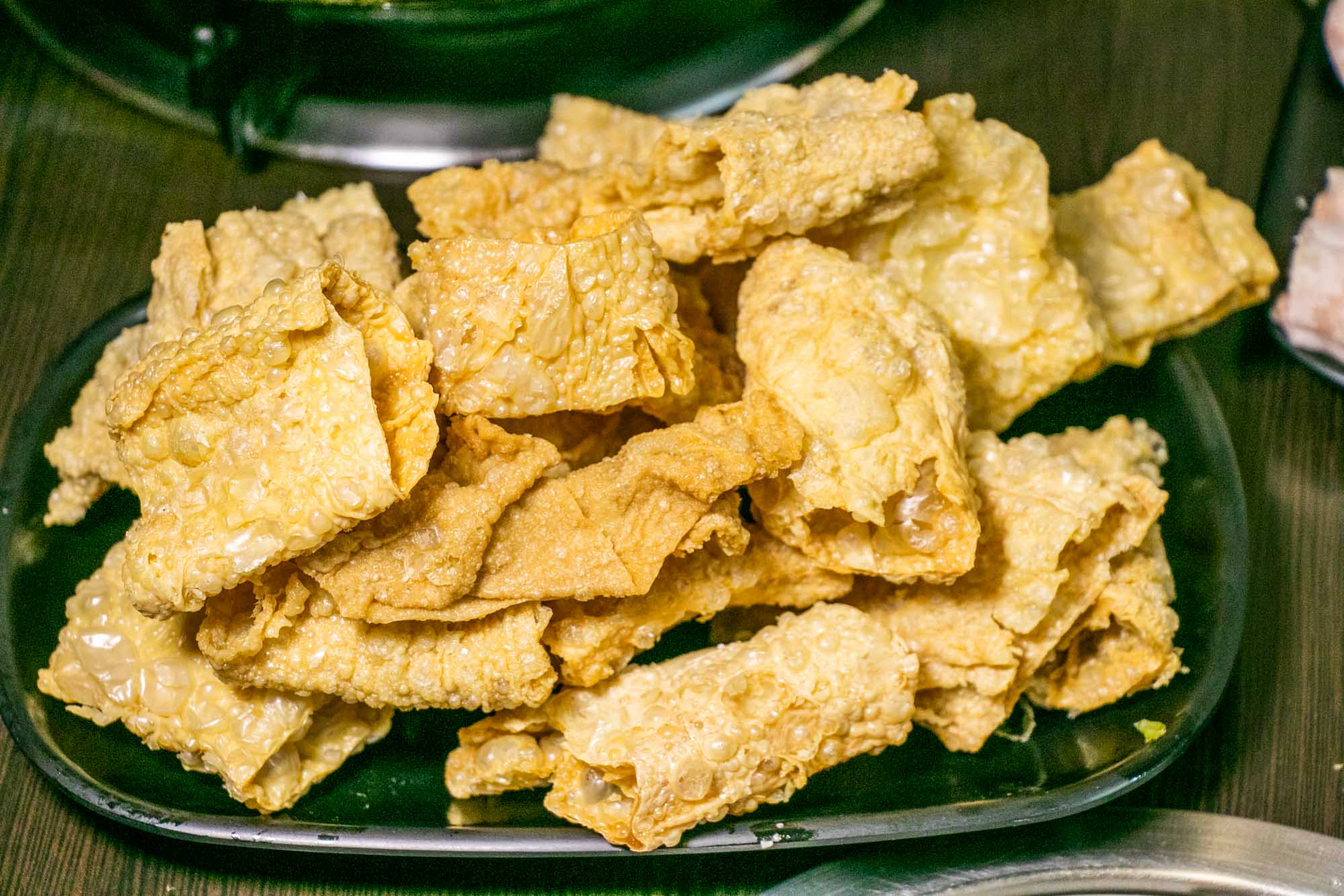 高雄傳統石頭火鍋推薦 超大份！炒鍋底香噴噴 老牌石頭火鍋 高雄三民店