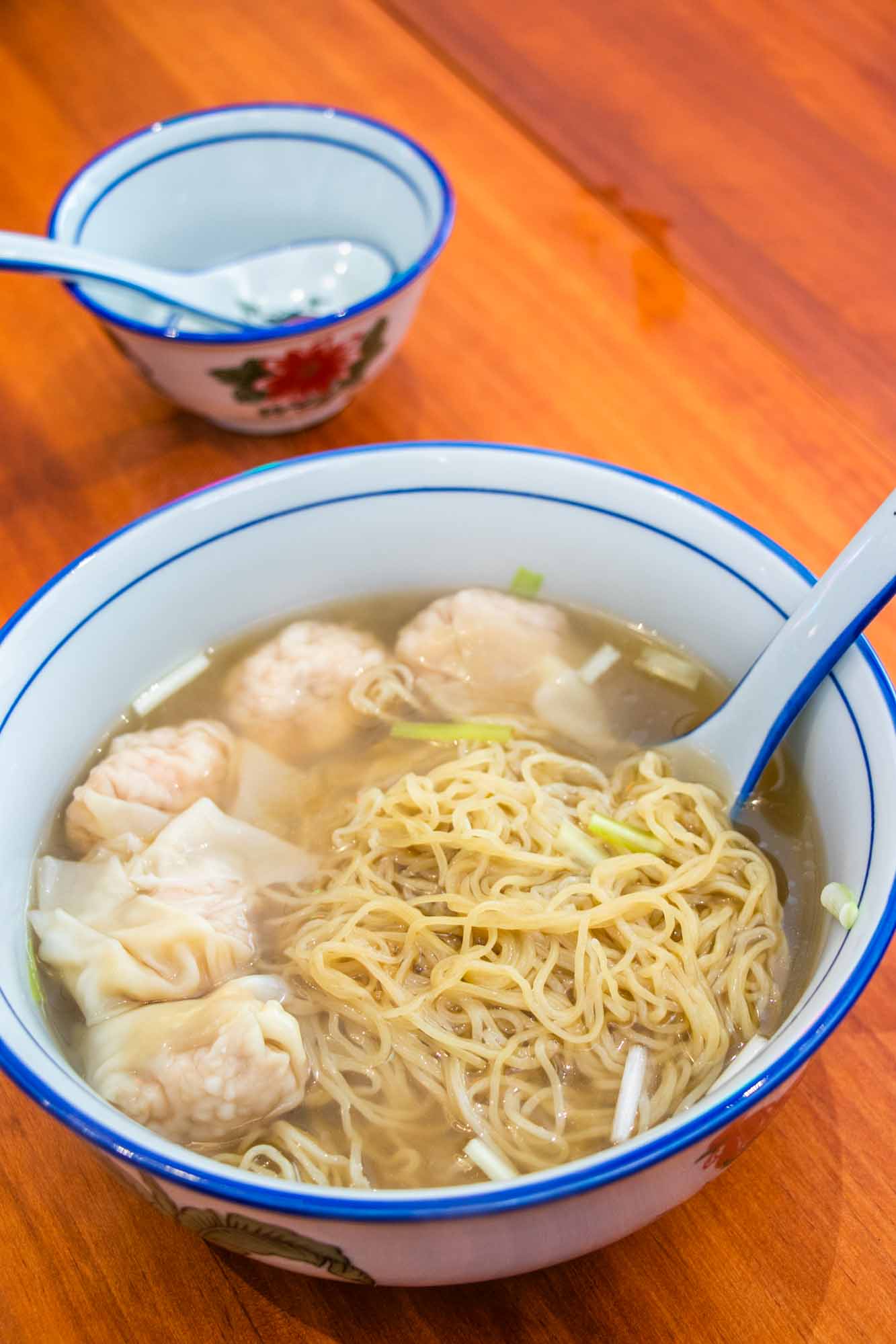 高雄港式料理 爵爵&貓叔商行 推薦自製芋頭糕 手包餛飩麵好吃 - 第11張圖 高雄港式料理 爵爵&貓叔商行 推薦自製芋頭糕 手包餛飩麵好吃