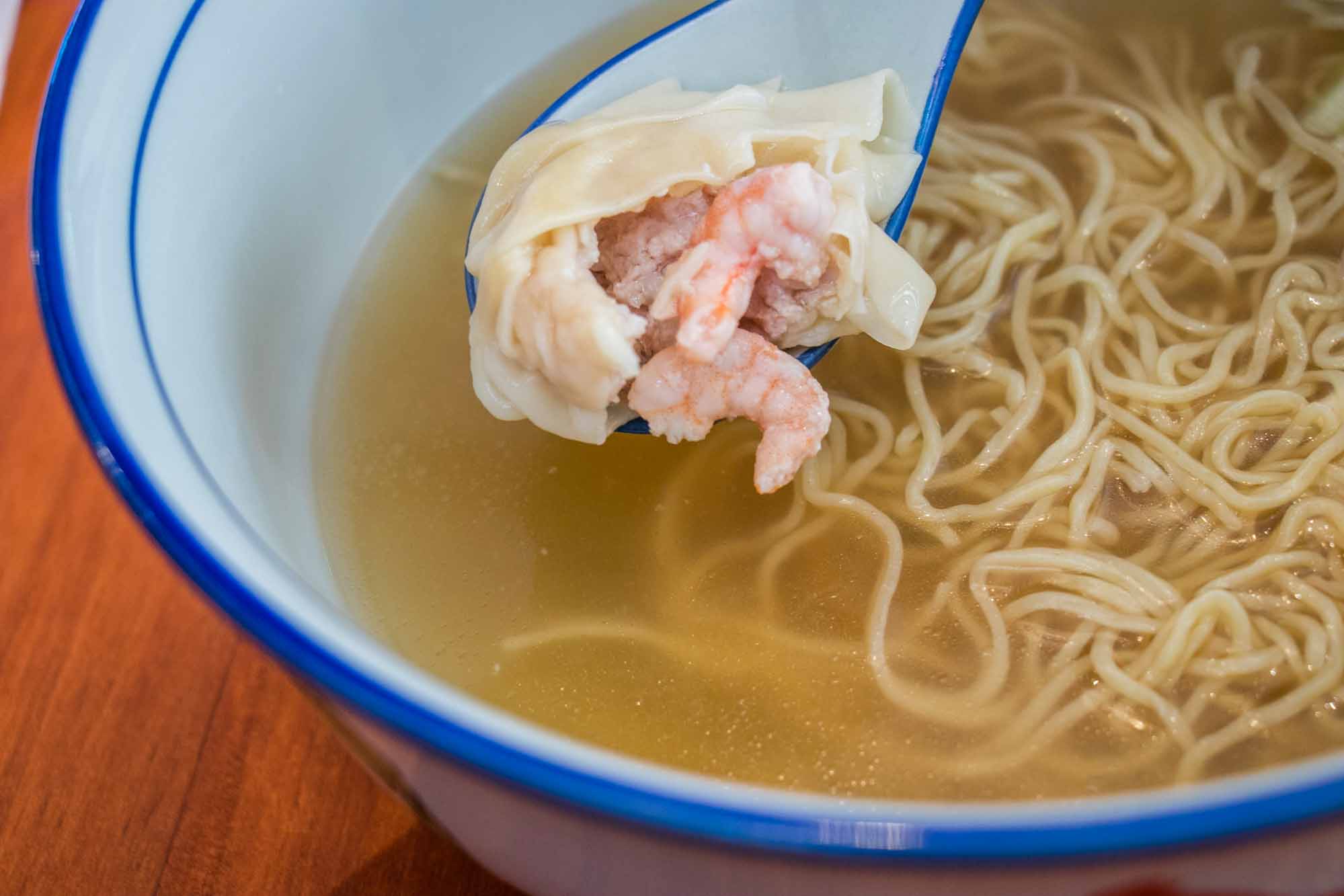 高雄港式料理 爵爵&貓叔商行 推薦自製芋頭糕 手包餛飩麵好吃 - 第13張圖 高雄港式料理 爵爵&貓叔商行 推薦自製芋頭糕 手包餛飩麵好吃