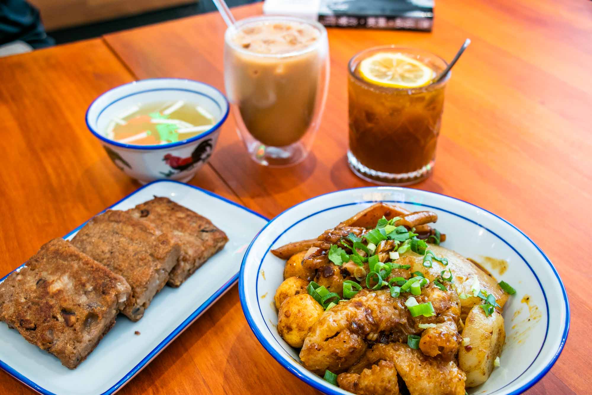 高雄港式料理 爵爵&貓叔商行 推薦自製芋頭糕 手包餛飩麵好吃 - 第10張圖 高雄港式料理 爵爵&貓叔商行 推薦自製芋頭糕 手包餛飩麵好吃