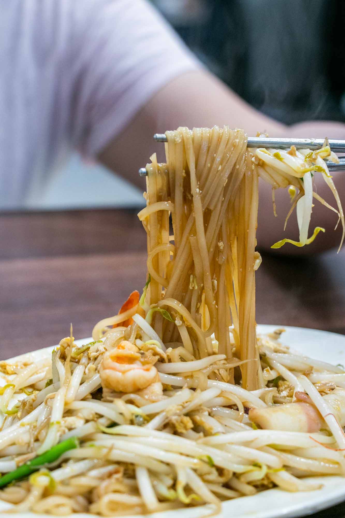 高雄泰式 雅玟泰式料理 旁邊辣椒醬料 打拋泰奶推薦