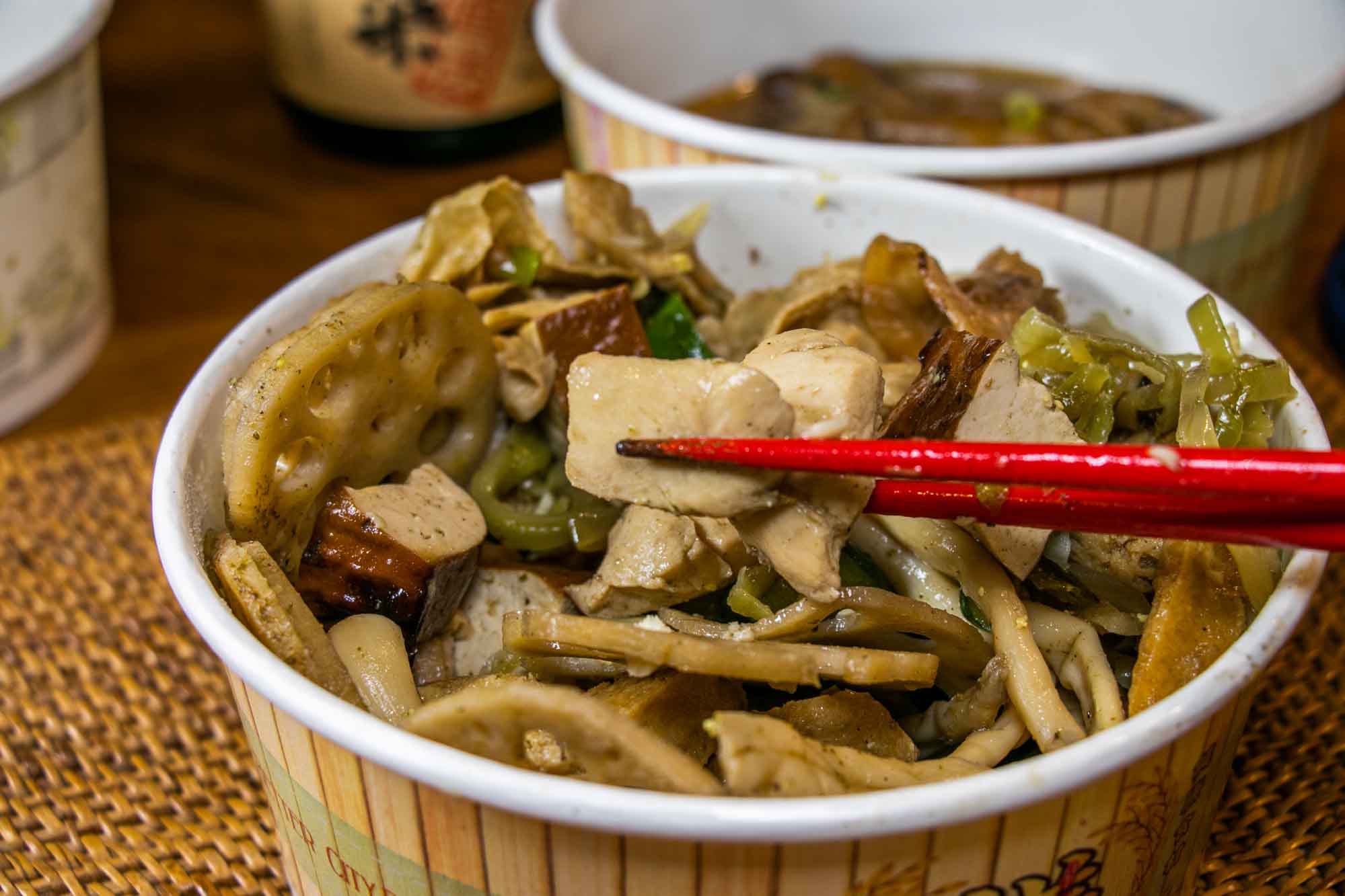 高雄 五甲滷味 配角擄胃 超乾淨平價 有內用區 特製香料滷製