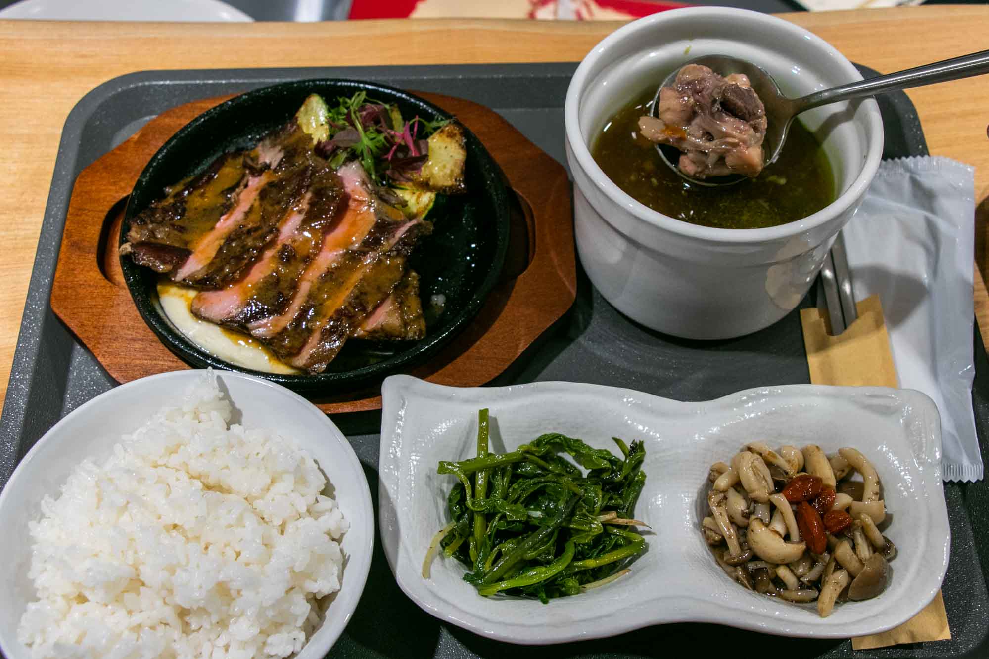 高雄美食 哈瑪星輕軌捷運 隨扈有灶 一個人也可以吃的精緻料理